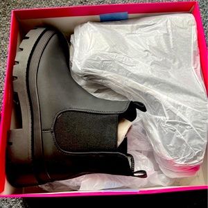 Shoedazzle lug sole bootie